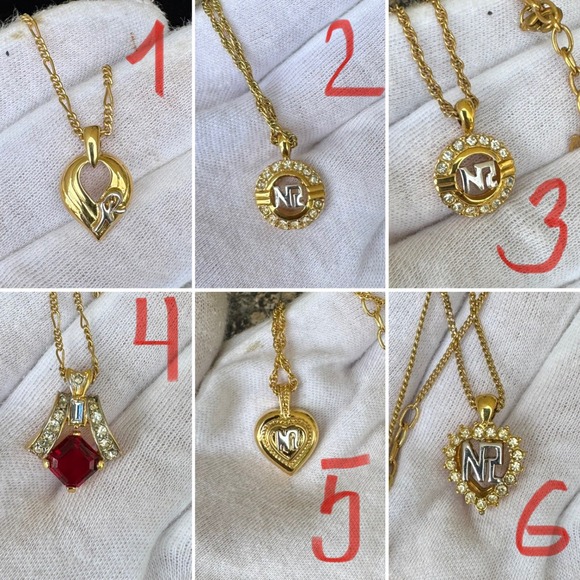 Vintage Nina Ricci Gold Tone Rhinestone Pendant Necklace designer Jewelry - Picture 1 of 7